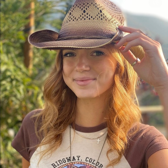 Meet your Posher, Emma Rose - Picture 5 of 7